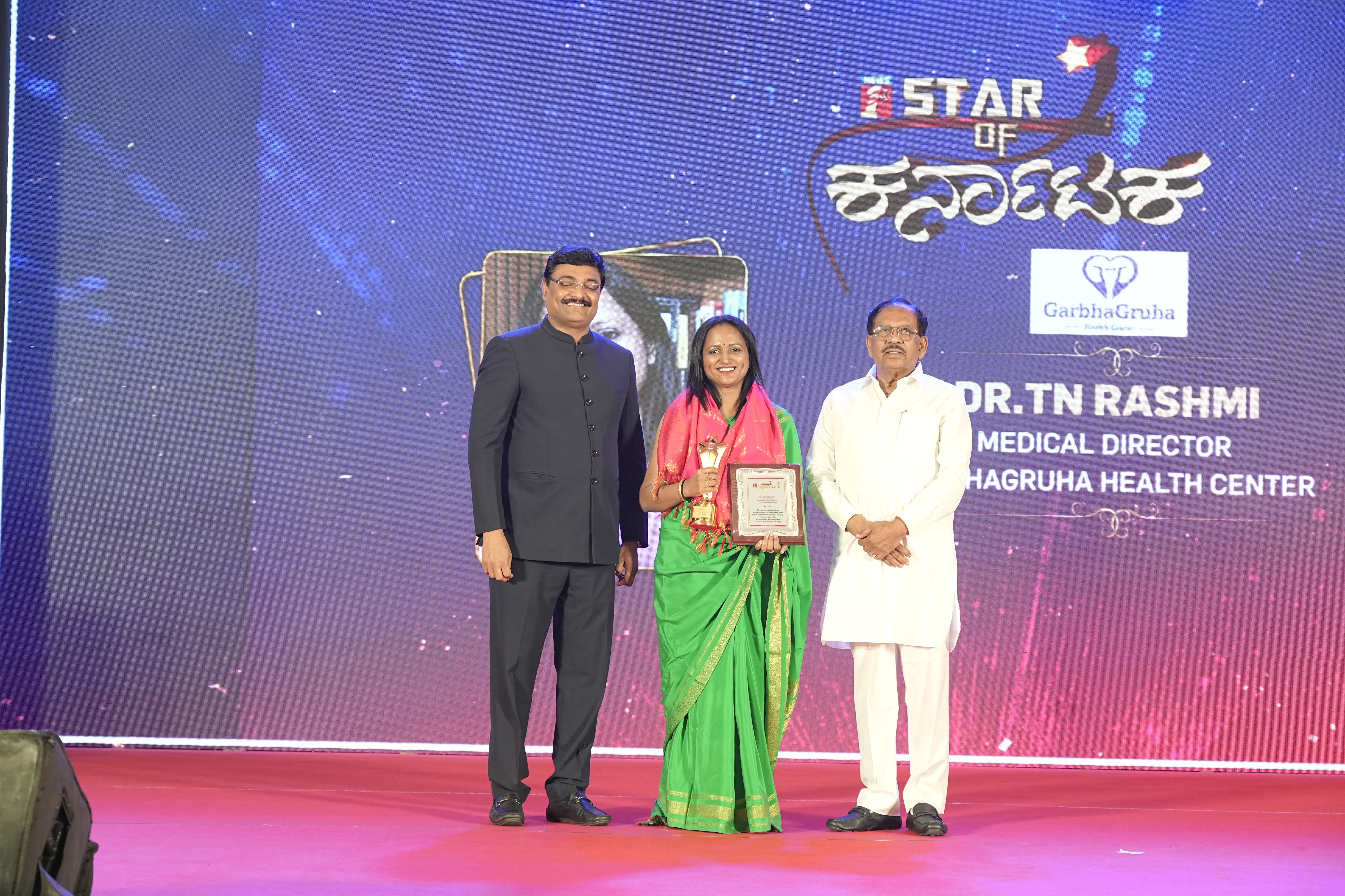 Dr. Rashmi T N receiving the Star of Karnataka Award